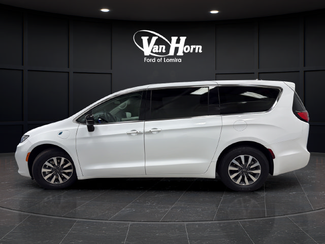 Used 2024 Chrysler Pacifica Limited FWD image 4