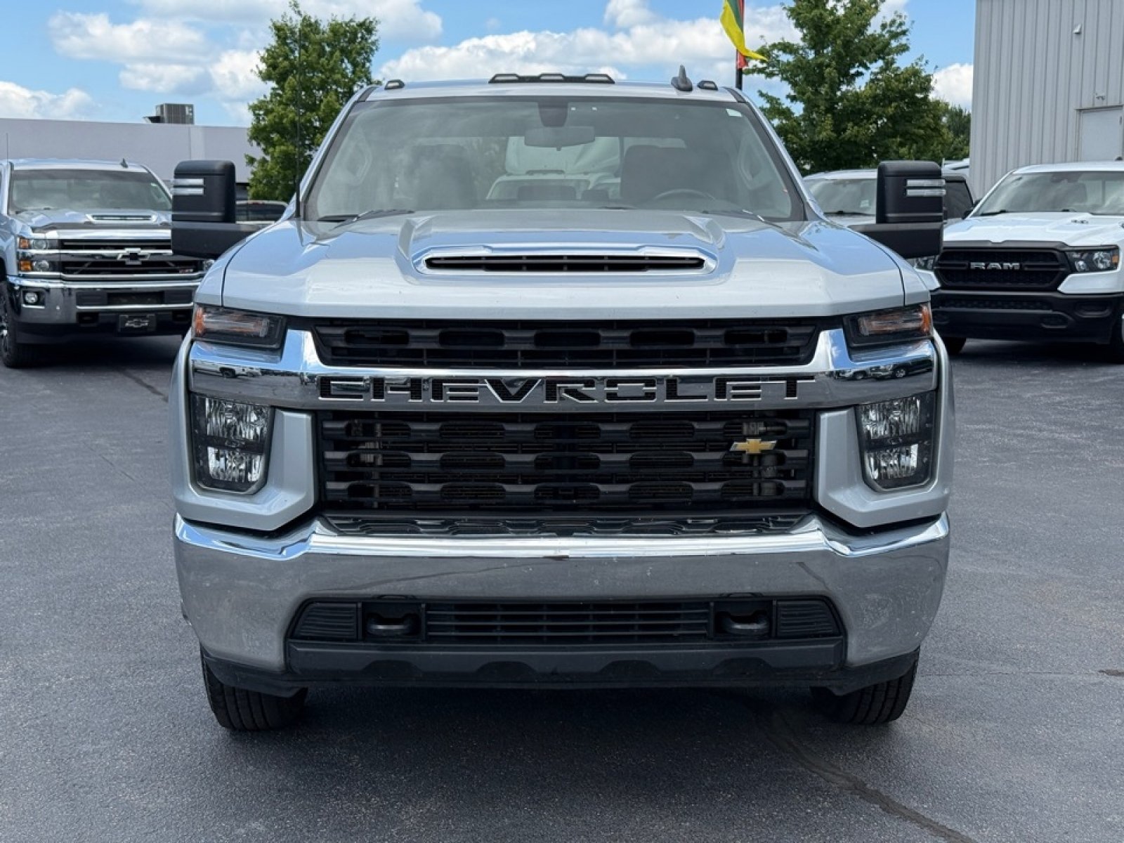 Used 2023 Chevrolet Silverado 3500 LT AWD/4WD image 3