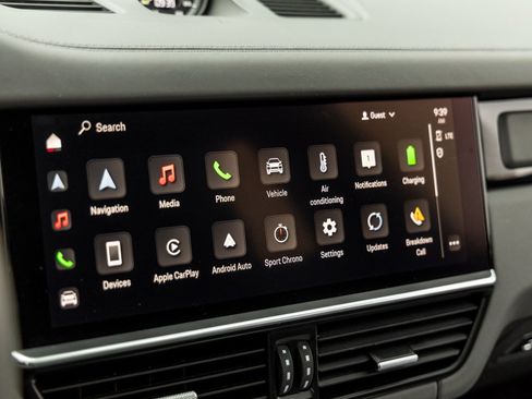 Certified 2022 Porsche Cayenne Turbo S image 31