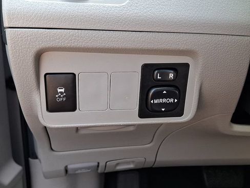 Used 2013 Toyota Corolla LE FWD image 22