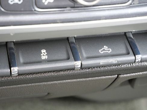 Used 2018 Chevrolet Silverado 1500 LT w/ All Star Edition image 42