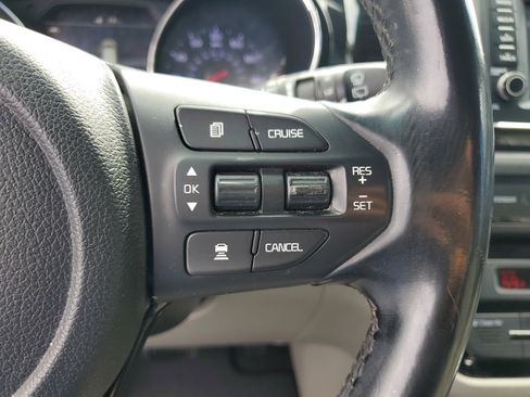 Used 2019 Kia Sedona EX w/ EX Premium Package image 19