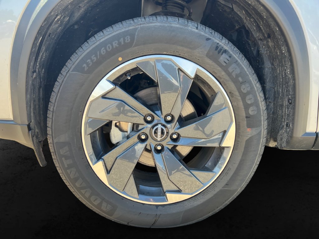 Used 2024 Nissan Rogue SV FWD image 12