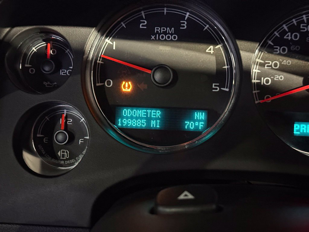 Used 2011 GMC Sierra 2500 Denali w/ Suspension Package, Off-Road AWD/4WD image 35