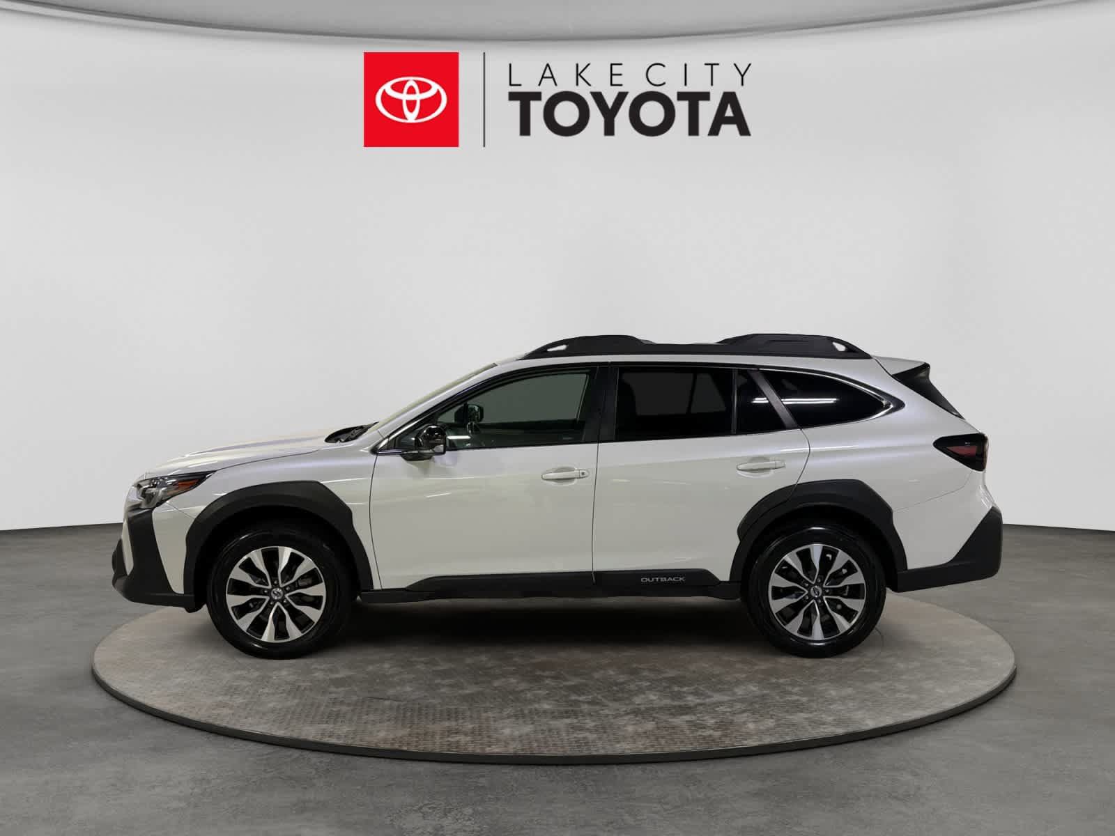 Used 2023 Subaru Outback Limited AWD/4WD image 3