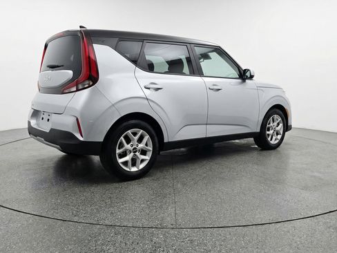 Used 2025 Kia Soul LX w/ LX Technology Package FWD image 9