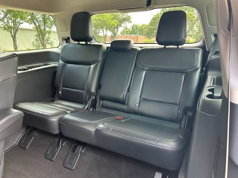 Used 2025 Ford Expedition Platinum AWD/4WD image 14