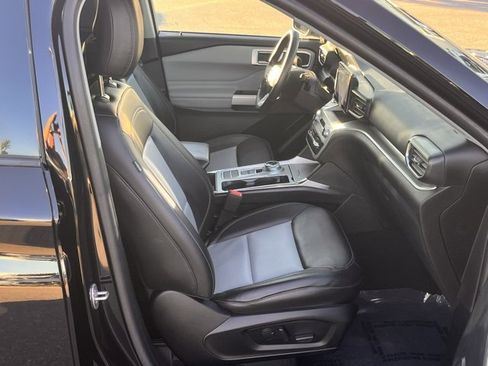 Used 2022 Ford Explorer XLT w/ Equipment Group 202A image 10