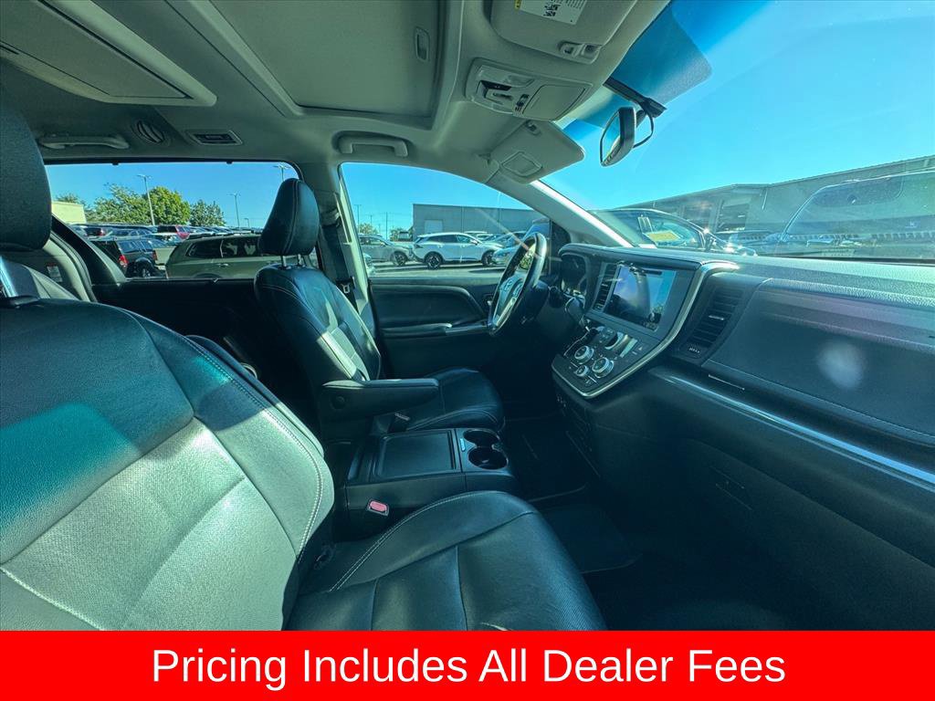 Used 2015 Toyota Sienna SE Premium FWD image 3
