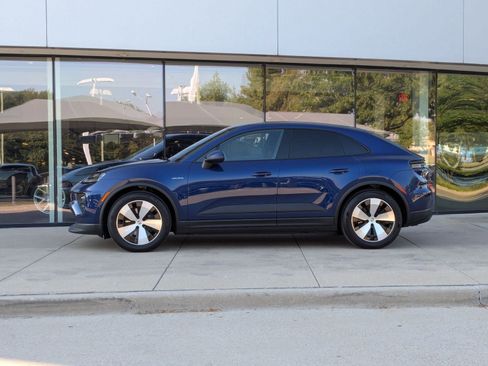 New 2025 Porsche Macan 4 Electric image 2