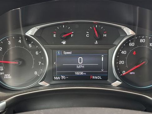 Used 2024 Chevrolet Equinox LT FWD image 13