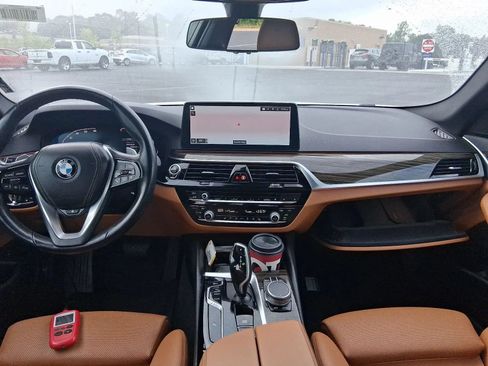 Used 2021 BMW 530i w/ Convenience Package RWD image 4