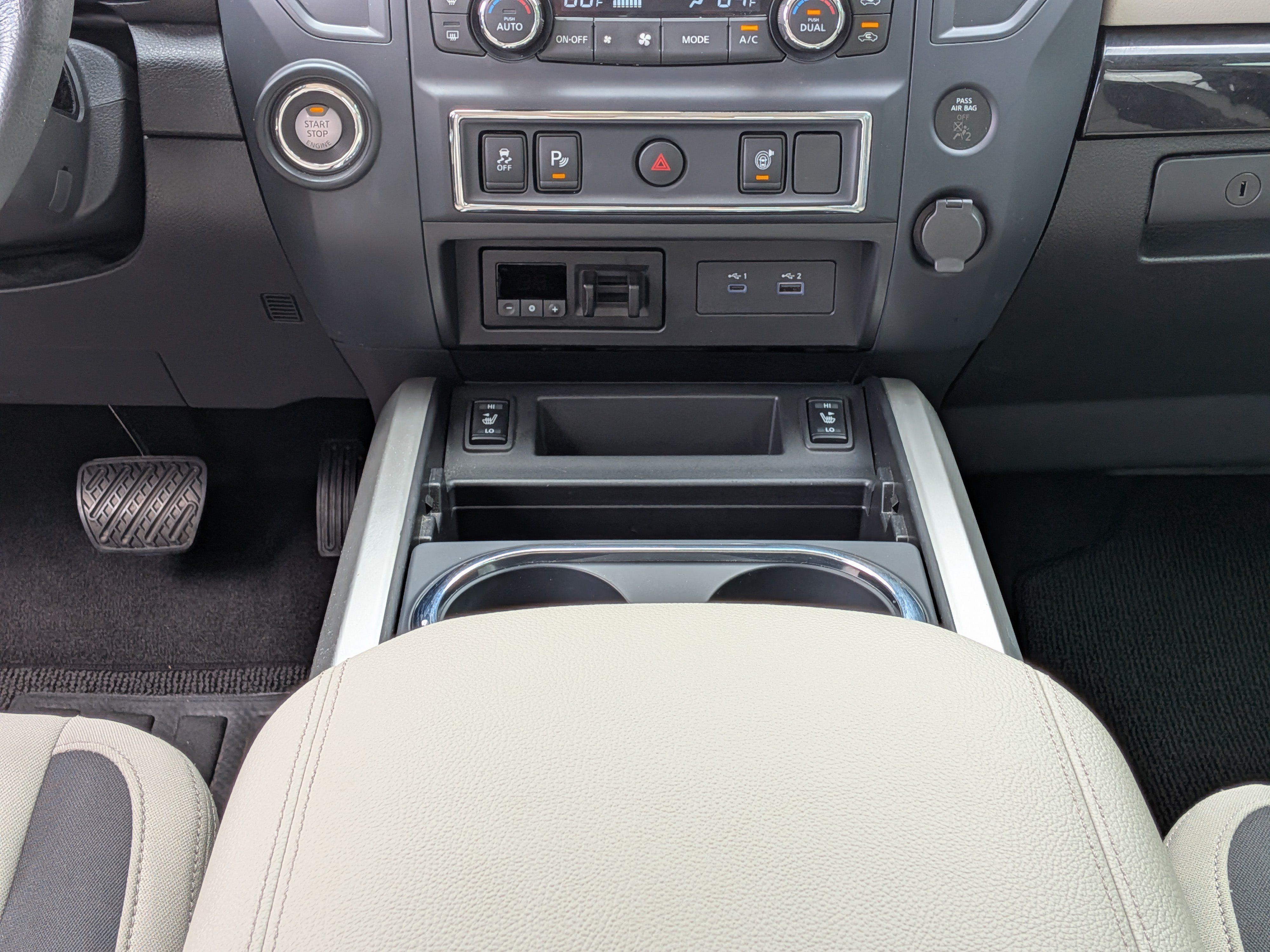 Used 2024 Nissan Titan SV w/ SV Convenience Package RWD image 20