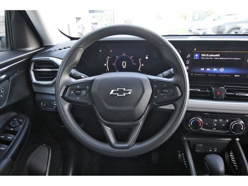 Used 2024 Chevrolet TrailBlazer LT w/ Driver Confidence Package FWD image 16