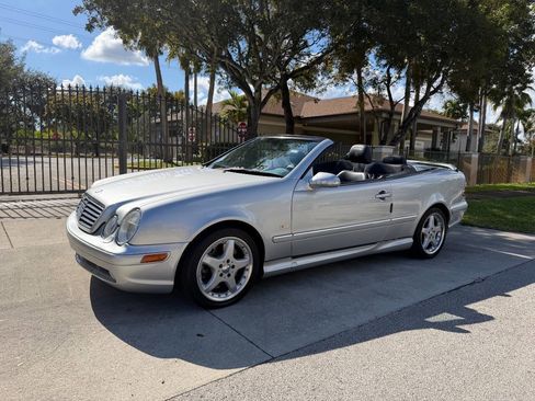Used 2002 Mercedes-Benz CLK 55 AMG Cabriolet image 3