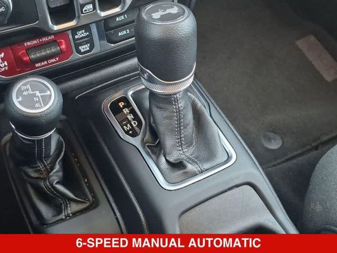 Used 2025 Jeep Wrangler Unlimited Rubicon AWD/4WD image 29