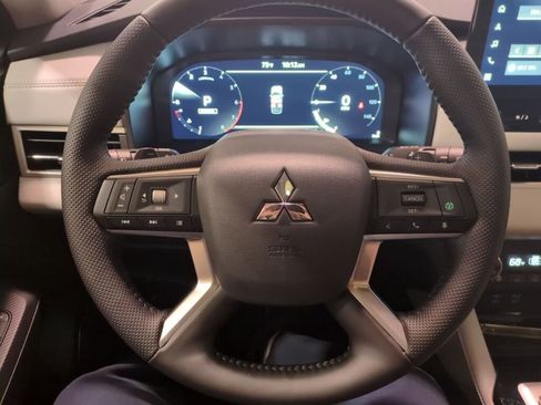 New 2025 Mitsubishi Outlander SEL image 18