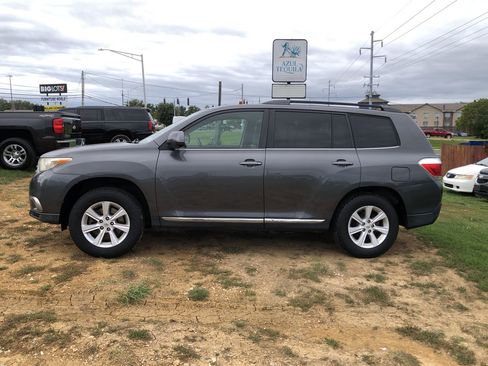 Used 2011 Toyota Highlander 2WD image 3