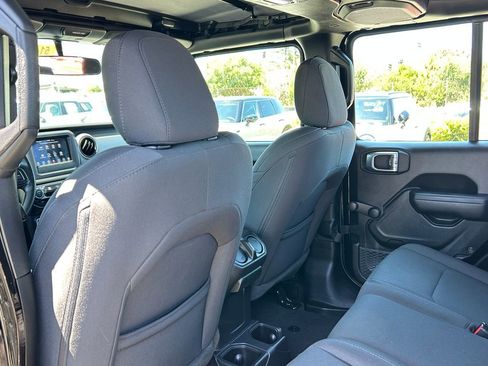 Used 2023 Jeep Gladiator Sport AWD/4WD image 31