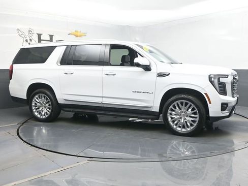 Used 2025 GMC Yukon XL Denali AWD/4WD image 1