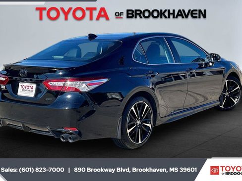 Used 2020 Toyota Camry XSE FWD image 11