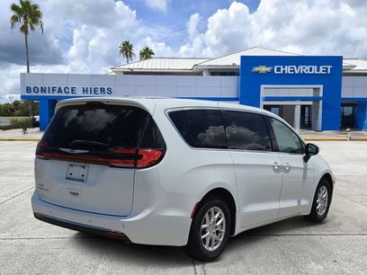 Used 2023 Chrysler Pacifica Touring-L
