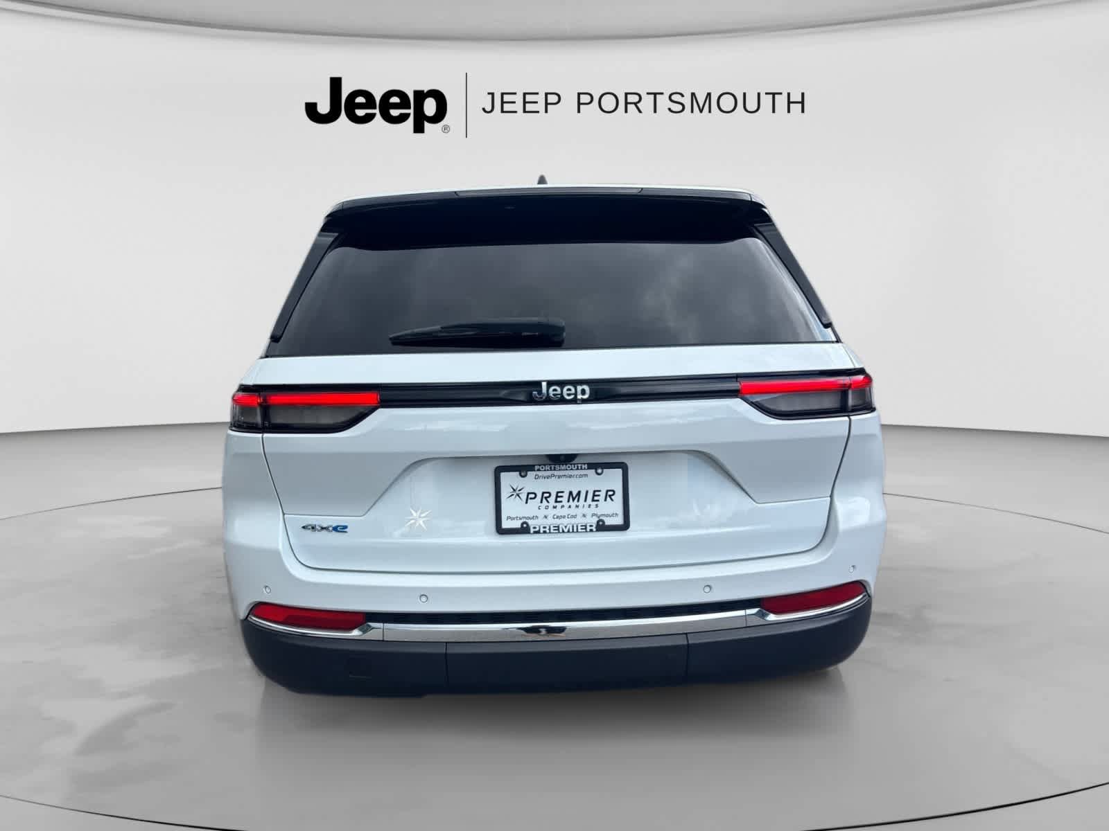 Used 2023 Jeep Grand Cherokee 4WD 4xe image 4