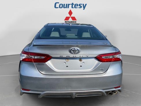 Used 2020 Toyota Camry SE w/ Carpet Mat Package FWD image 5