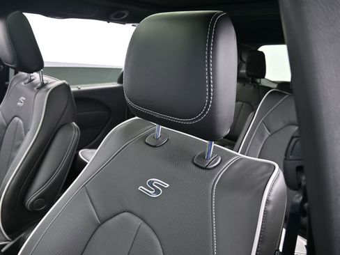 New 2026 Chrysler Pacifica Limited w/ S Appearance Package image 16