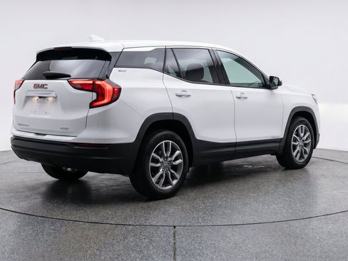 Used 2024 GMC Terrain SLT AWD/4WD image 9