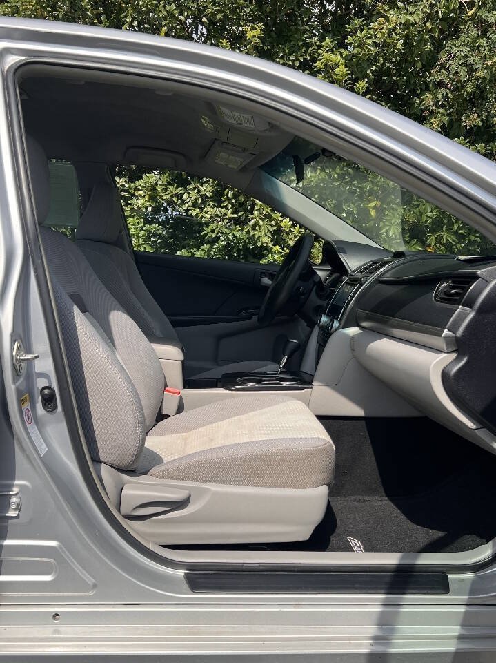 Used 2014 Toyota Camry FWD image 17