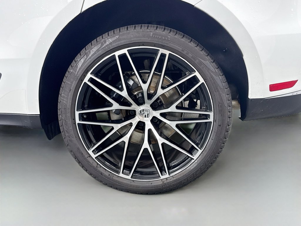 Certified 2026 Porsche Macan AWD/4WD image 30