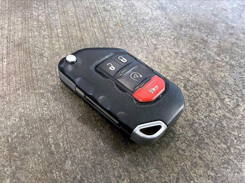 Used 2018 Jeep Wrangler Unlimited Sahara image 11