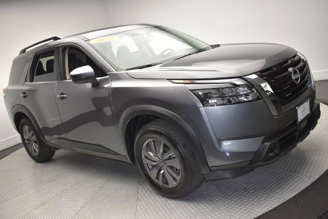 Certified 2025 Nissan Pathfinder SV FWD image 3