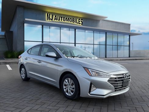 Used 2020 Hyundai Elantra SE image 1