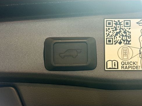 Used 2021 Toyota RAV4 Limited image 32