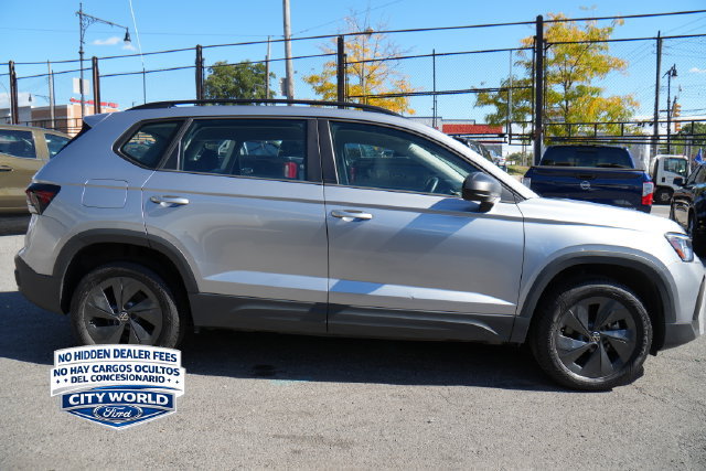 Used 2025 Volkswagen Taos S FWD image 3