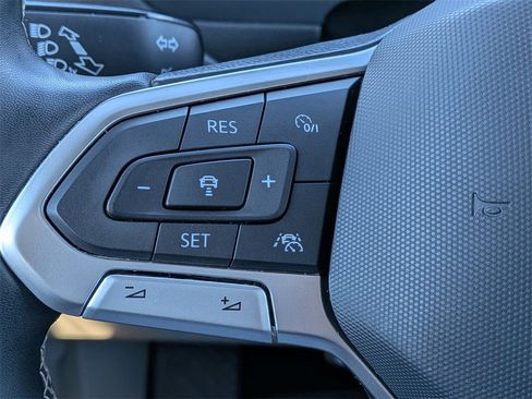 Used 2023 Volkswagen Tiguan SE image 23