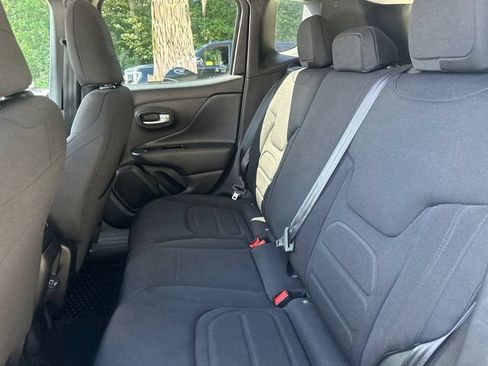 Used 2022 Jeep Renegade Latitude AWD/4WD image 17