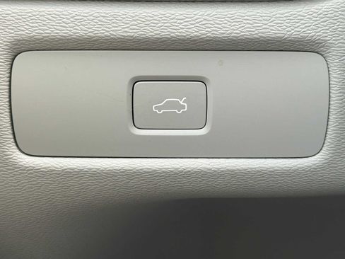 Used 2025 Volvo XC60 B5 Plus w/ Protection Package Premier image 32