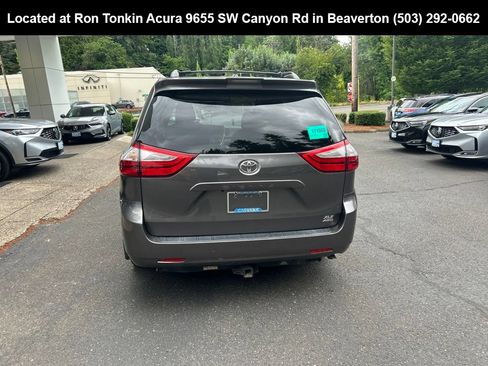 Used 2018 Toyota Sienna XLE AWD/4WD image 5