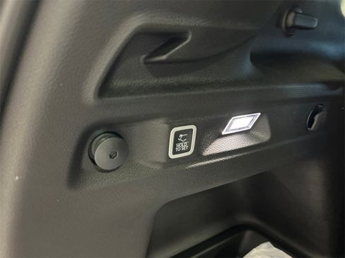 New 2025 Jeep Grand Cherokee L Altitude image 34