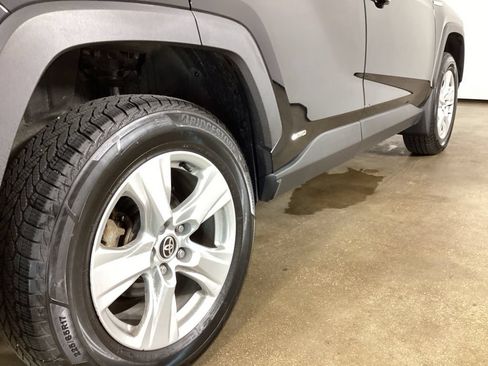 Used 2021 Toyota RAV4 XLE w/ XLE Grade Weather Package AWD/4WD image 9