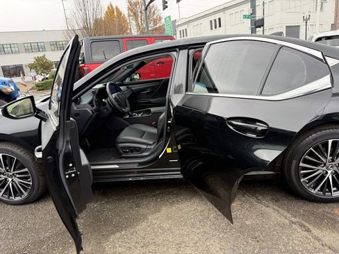 Used 2023 Lexus ES 250 w/ Premium Package image 18