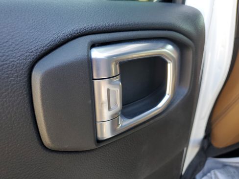 Used 2021 Jeep Wrangler Unlimited Sahara w/ Safety Group image 15