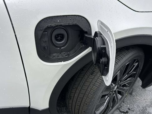 New 2026 Toyota C-HR AWD/4WD image 9