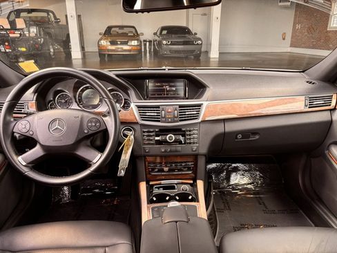 Used 2010 Mercedes-Benz E 350 Sedan image 7