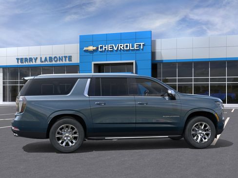 New 2026 Chevrolet Suburban Premier AWD/4WD image 7