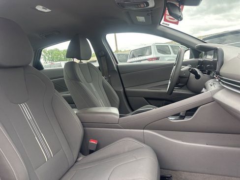 Used 2024 Hyundai Elantra SEL FWD image 33