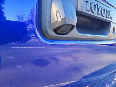 Used 2022 Toyota Tacoma TRD Off-Road image 12